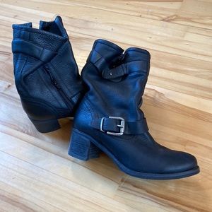Matisse soft leather heeled ankle moto boots, zip & buckle, Women’s sized 7M